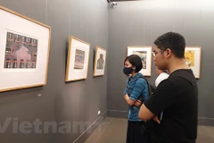 “托马斯和朋友们”美术展亮相河内 传递反对战争的心声