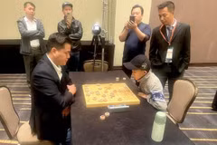 越南棋手赖李兄夺得国际象棋世界冠军