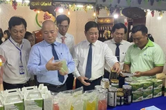 全国多地土特产亮相宁顺南中部地区工贸展销会
