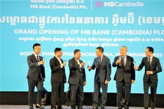 越南军队股份商业银行在柬分行正式揭牌