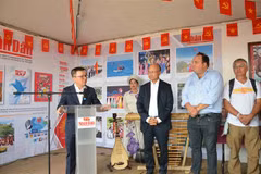 越南《人民报》在法国共产党《人道报》节上留下深刻印象