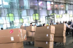 德国世界大学协助组织向越南中部灾区群众捐赠30台净水器