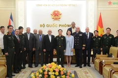 越南国防部副部长阮新疆上将会见古巴建设部部长梅萨
