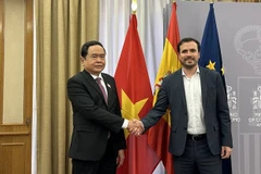 越南国会常务副主席陈青敏与西班牙参众两院领导举行会谈