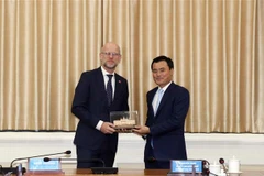 胡志明市加强与荷兰合作伙伴的关系
