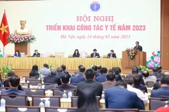越南政府总理范明政：坚持人民健康生命至上
