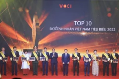 越南政府总理范明政出席2022年越南十名优秀企业家表彰会