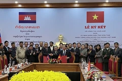 昆嵩省与柬埔寨上丁省加强全面合作关系