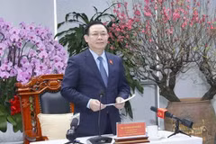 国会主席王廷惠与工贸部和越南纺织集团举行工作会谈