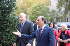 美国参议院议长帕特里克·约瑟夫·莱希望加强美越青年交流