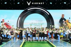 VinFast向客户交付首批Evo200智能电动摩托车