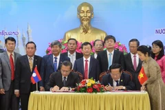 越南昆嵩省与老挝萨拉万省签署2022-2027年合作备忘录