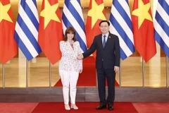 越南国会主席王廷惠会见希腊总统卡特里娜·萨克拉罗普卢