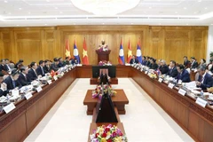 越南国会主席王廷惠与老挝国会主席赛宋蓬·丰威汉举行会谈