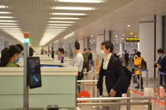 恢复定期国际航班前三天 入境越南旅客超过1700人次 