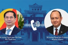  越南外交部部长裴青山同罗马尼亚外交部长波格丹·奥雷斯库通电话