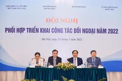 推进外交工作部门之间的协调与配合