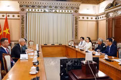 胡志明市领导会见澳大利亚皇家墨尔本理工大学校长
