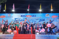 2024年北河白色高原节开幕式的文艺表演节目。图自越通社
