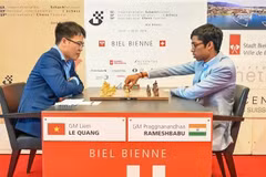 越南棋手黎光（左图）击败印度头号种子拉梅什巴布·普拉格纳南达赢得冠军。图自互联网