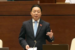 第十四届国会第五次会议：自然资源与环境部和劳动荣军社会部两部部长接受国会代表质询