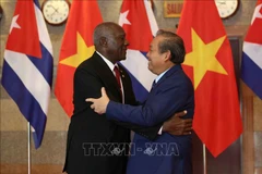 政府常务副总理张和平与古巴领导举行会谈