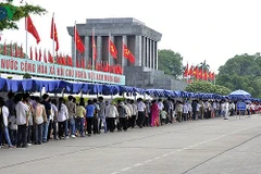 国庆假期前来拜谒胡志明主席陵游客达3.86万多人次