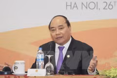越南政府总理阮春福在河内举行国际新闻发布会
