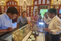 越南美术博物馆职工对艺术追求的孜孜不倦