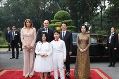 国家主席梁强夫妇与保加利亚总统夫妇合影。图自越通社