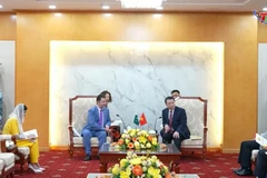 太原省委副书记、省人民委员会主席阮辉勇会见对太原省进行工作访问的由科达亚尔·马里 大使率领的巴基斯坦驻越南大使馆代表团。图自《太原电视台门户网站》