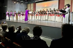 家乡合唱团15年在海外唱响越南各经典爱国歌曲