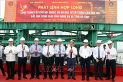 连接乂安、河静两省的会门桥正式合龙