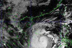 第9号台风加强至14级 阵风17级 台风中心位置位于岘港至富安海域