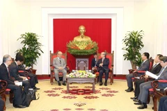 越共中央书记处常务书记陈国旺会见日越友好议员联盟特别顾问 