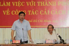 越共中央政治局委员、胡志明市委书记丁罗升