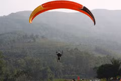 滑翔伞：高空运动爱好者的游戏（组图）