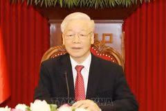在党的光辉旗帜下自豪自信 下决心建设日益富强文明、文献和英雄的越南