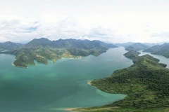 莱州省坡坤湾—西北山林中的绿宝石