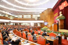 越共十二届六中全会闭幕会场景。（图片来源：越通社）