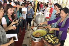 2017年第六届南部民间糕饼节（图片来源：因特网）