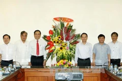 陈青敏​向越通社新闻工作者致以节日祝贺。