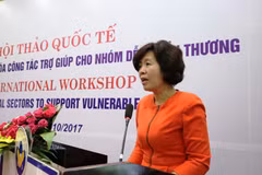越南和平与发展基金会副主任阮氏黄云在研讨会上发言。