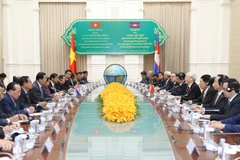 越共中央总书记阮富仲会见柬埔寨首相洪森