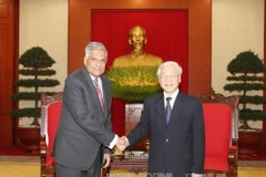 越共中央总书记阮富仲会见斯里兰卡总理拉尼尔·维克勒马辛哈