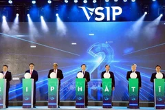 越南政府副总理陈红河出席河静越新工业园区项目开工仪式。图自越通社