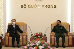 越南国防部副部长黄春战上将会见中国驻越南特命全权大使熊波