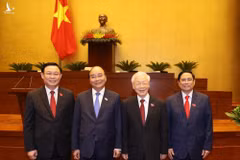 全国人民对新一届领导班子充满信心