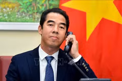 外交部副部长苏英勇与英国外交部亚洲事务国务大臣奈杰尔·亚当斯通电话