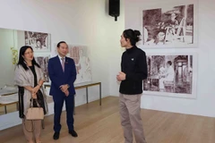 越裔画家在比利时举行饮水思源画展